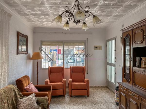 Casa independiente en avenida de los Segundas