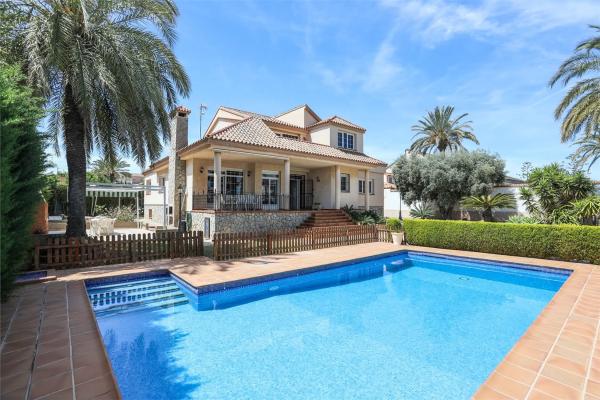 Casa independiente en avenida de Italia