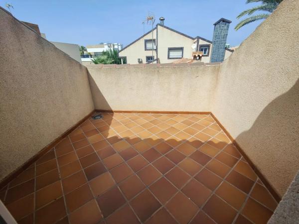 Casa independiente en calle Italia