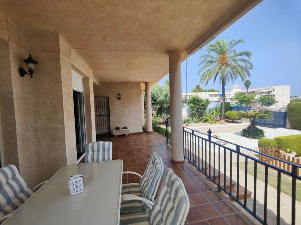 Casa independiente en calle Italia