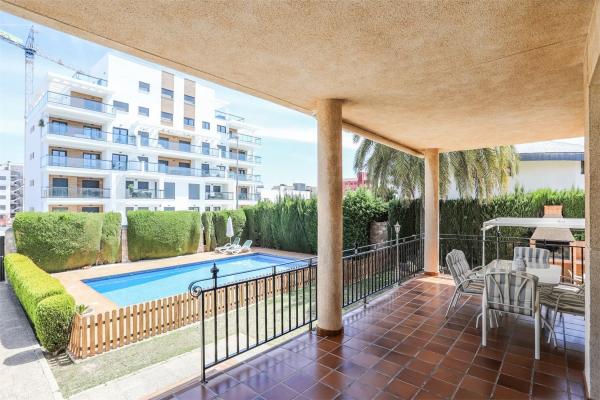 Casa independiente en avenida de Italia