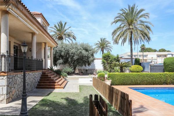 Casa independiente en avenida de Italia