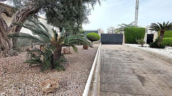 Casa independiente en avenida de Italia, 56 -66