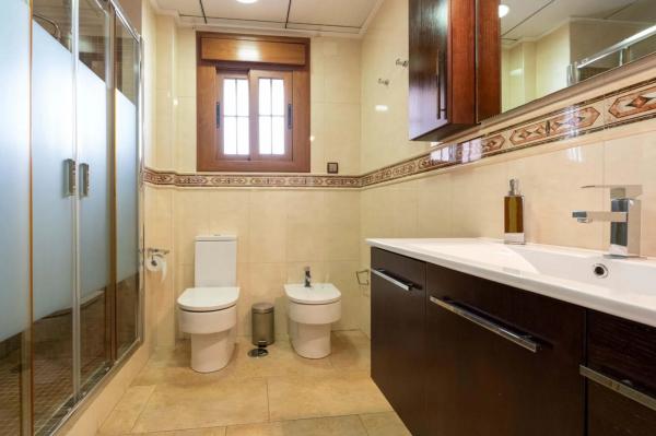 Casa independiente en calle Valencia