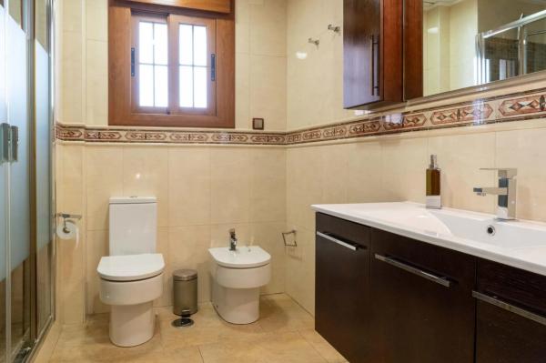 Casa independiente en calle Valencia