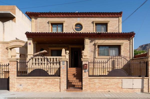 Casa independiente en calle Valencia
