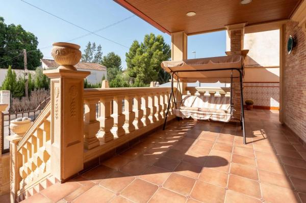 Casa independiente en calle Valencia