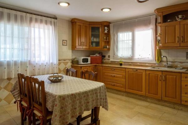 Casa independiente en calle Valencia