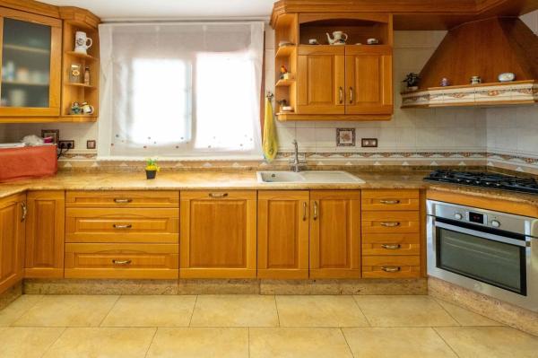 Casa independiente en calle Valencia