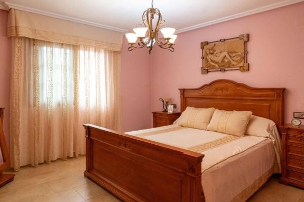 Casa independiente en calle Valencia