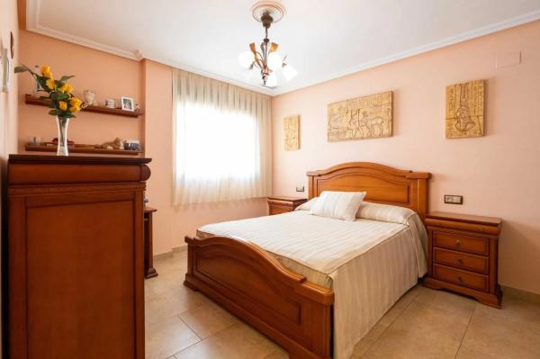 Casa independiente en calle Valencia