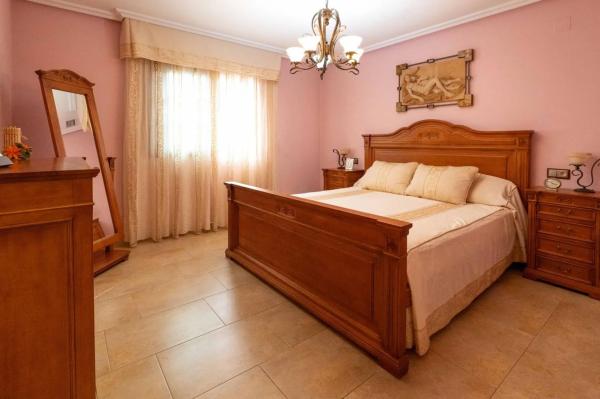 Casa independiente en calle Valencia