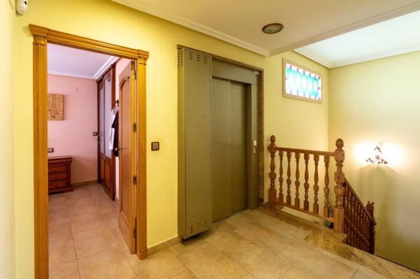 Casa independiente en calle Valencia