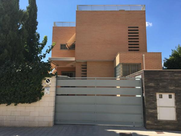 Casa independiente en calle Doctor Rafael Poveda Escud