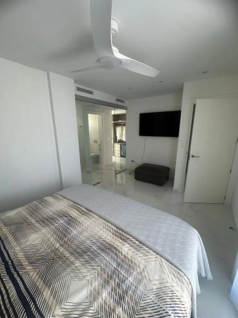 Casa independiente en Av Argentina De