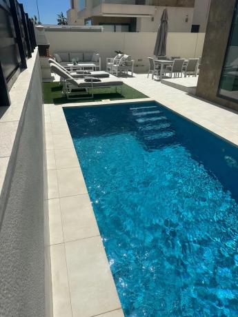 Casa independiente en Av Argentina De