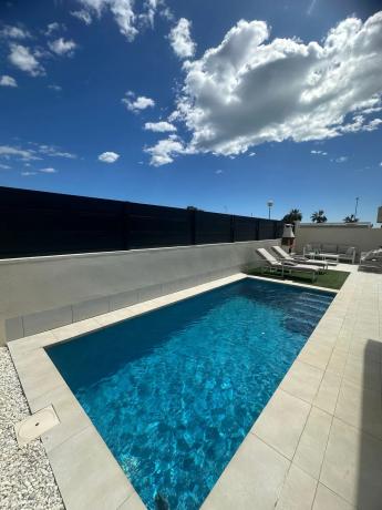 Casa independiente en Av Argentina De