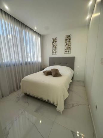 Casa independiente en Av Argentina De