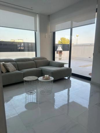 Casa independiente en Av Argentina De