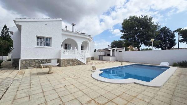 Casa independiente en Calle s/n Calle Pres