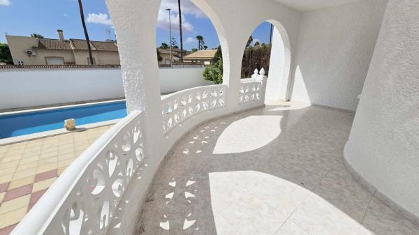 Casa independiente en Calle s/n Calle Pres