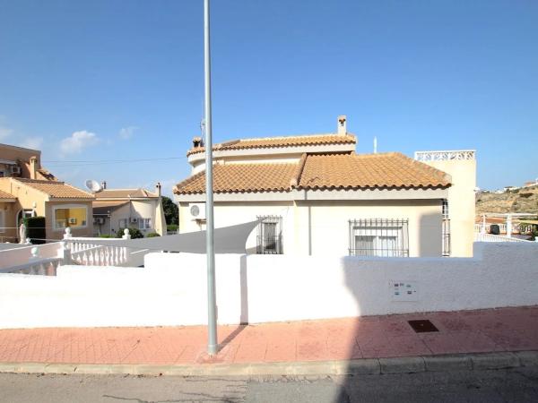 Casa independiente en calle Oceanía