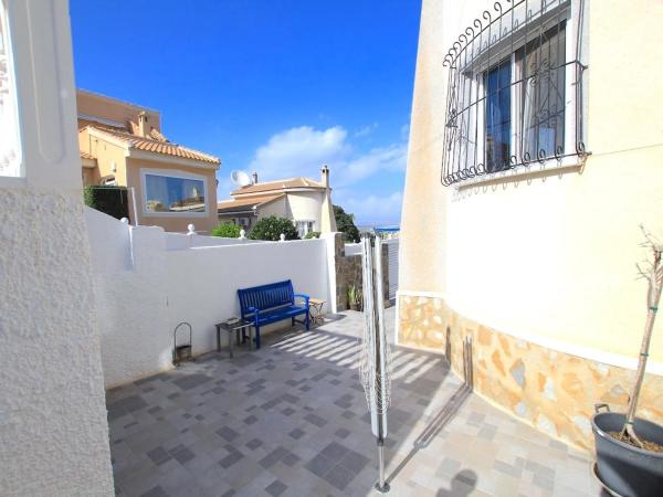 Casa independiente en calle Oceanía