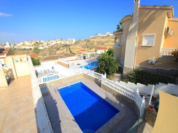 Casa independiente en calle Oceanía