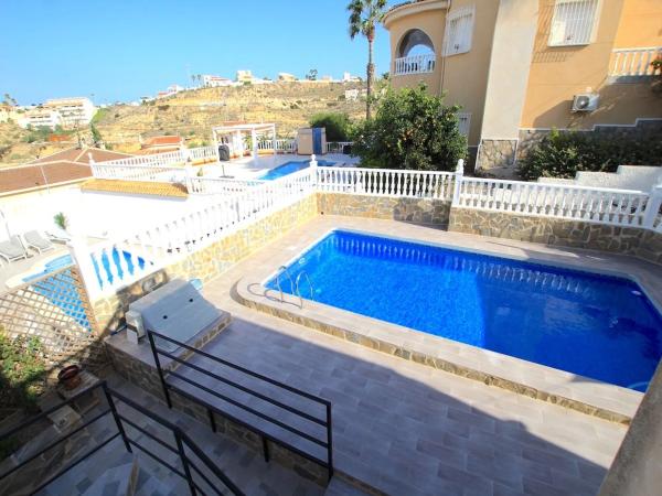 Casa independiente en calle Oceanía