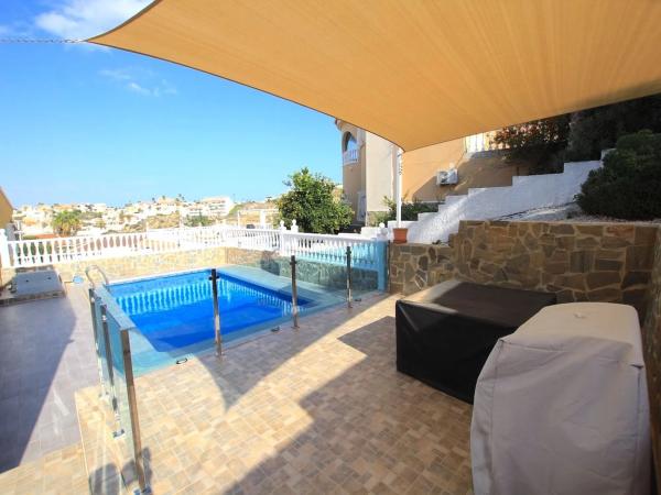 Casa independiente en calle Oceanía