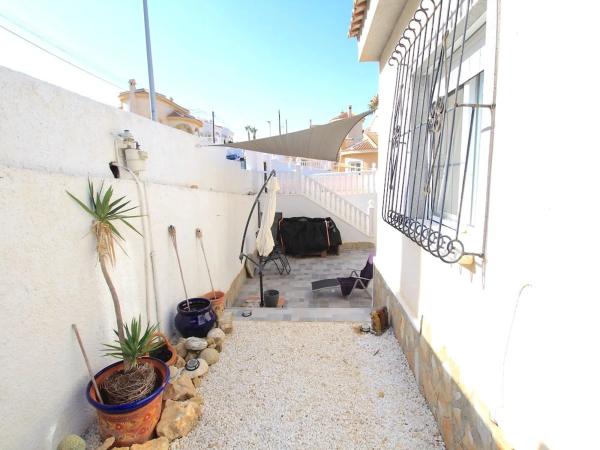 Casa independiente en calle Oceanía