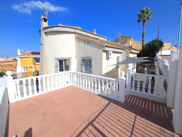 Casa independiente en calle Oceanía