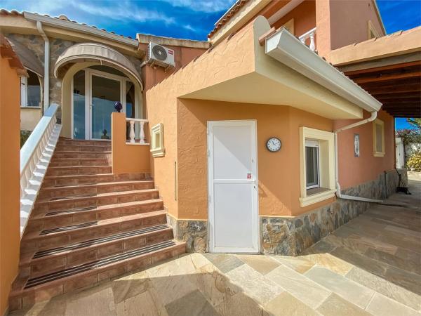 Casa independiente en paseo de Bo Astrom Nˡ 101