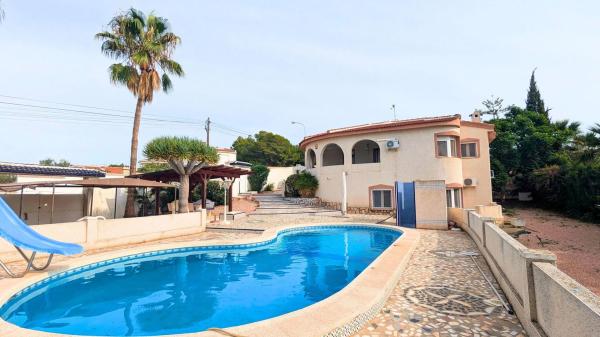 Casa independiente en calle Colina