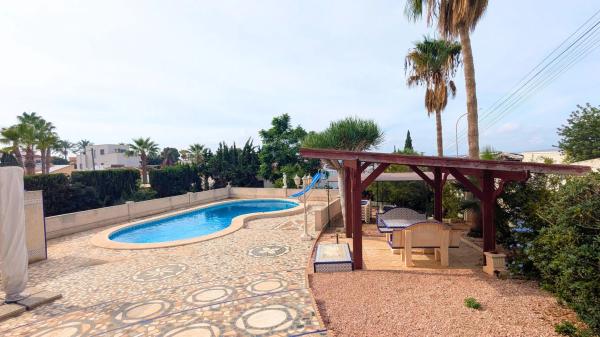 Casa independiente en calle Colina