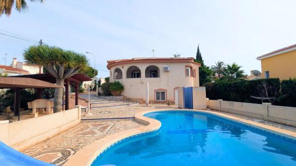 Casa independiente en calle Colina