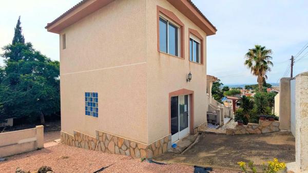 Casa independiente en calle Colina