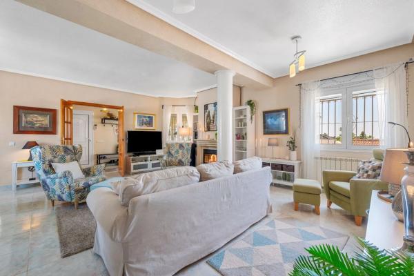 Casa independiente en calle Triángulo