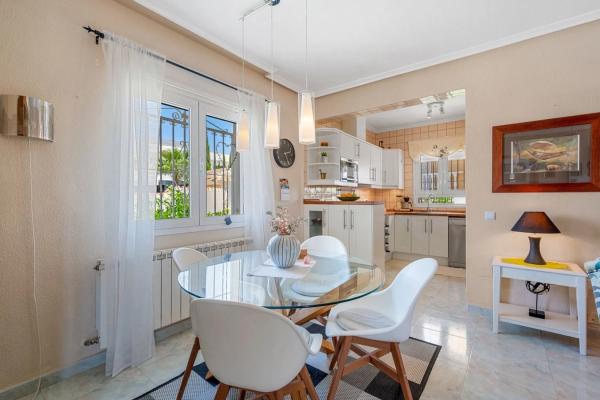 Casa independiente en calle Triángulo