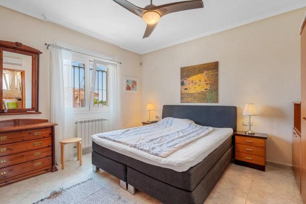 Casa independiente en calle Triángulo