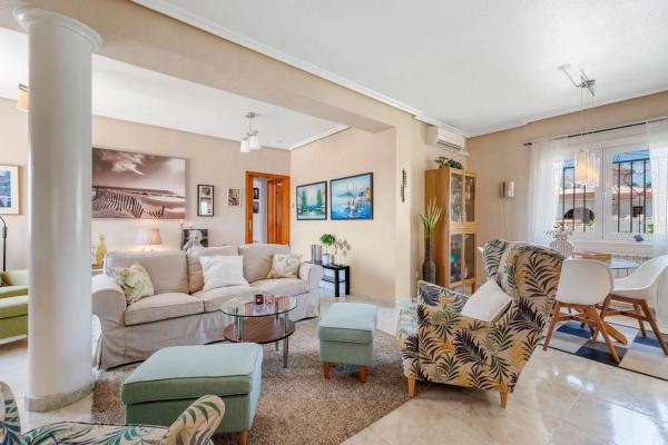 Casa independiente en calle Triángulo