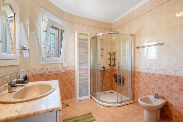 Casa independiente en calle Triángulo