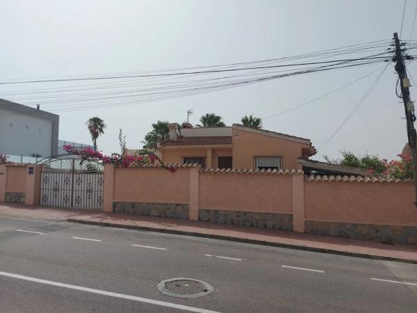 Casa independiente en avenida de las Naciones, 185