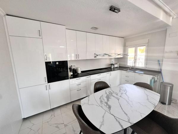 Casa independiente en calle Sorolla, 57