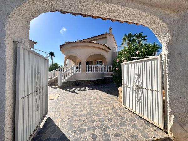 Casa independiente en calle Sorolla, 57
