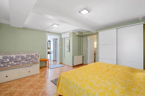 Casa independiente en calle Triángulo, 6