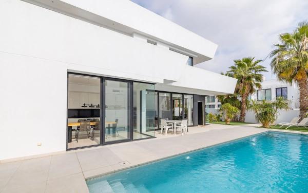 Casa independiente en avenida Guatemala