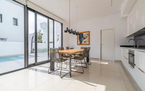 Casa independiente en avenida Guatemala