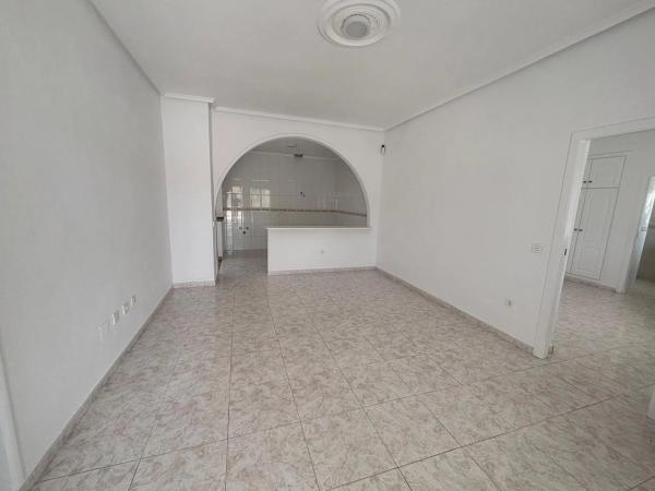 Casa independiente en calle Santiago de Compostela Número 1