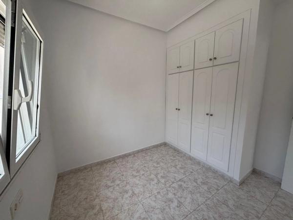 Casa independiente en calle Santiago de Compostela Número 1